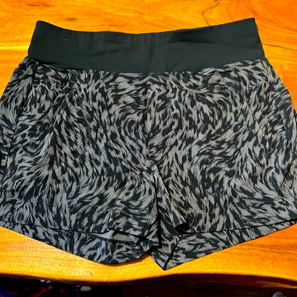 Athleta Trekkie north shorts